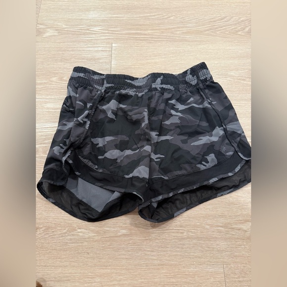 Athleta Printed Mesh Racer Run Mid Rise 4” Short - Picture 4 of 8